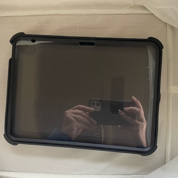 OTTERBOX-Defender Series Case for iPad 10th Gen - Picture 3 of 3